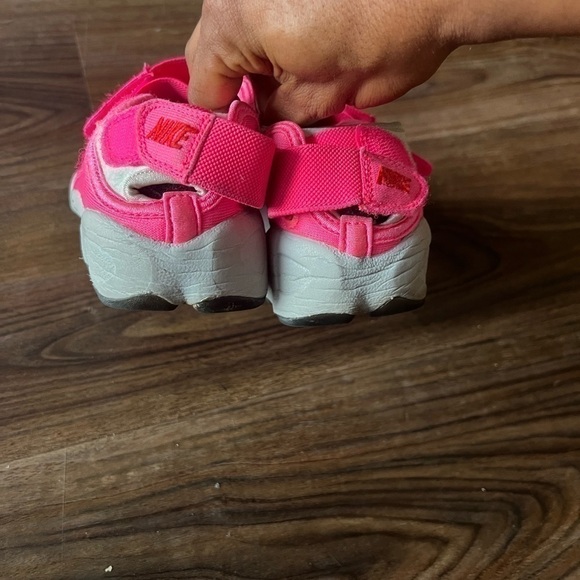 Vintage Nike Air Rift - Hot Pink Women's size 6 - Picture 2 of 11